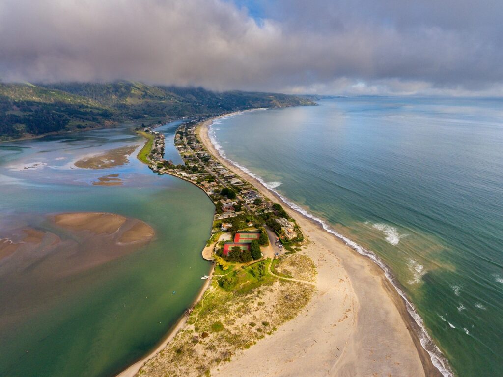 Bodega Bay Coastal View — road trip USA ideas Aerial view of Bodega Bay and coastline — road trip USA ideas