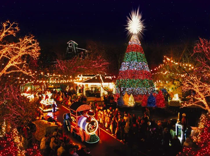 Branson Christmas Lights Display — Christmas towns in the USA Christmas lights display in Branson, Missouri during winter festivities. — Christmas towns in the USA