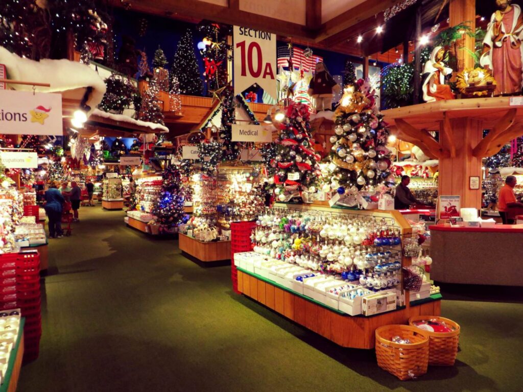 Bronner's Christmas Wonderland — Christmas towns in the USA Christmas decorations and ornaments at Bronner's Christmas Wonderland in Frankenmuth, Michigan. — Christmas towns in the USA