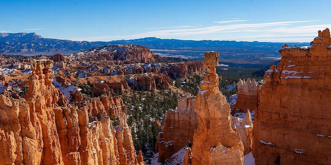 Bryce Canyon National Park Landscape — unique travel destinations in the USA Unique travel destinations in the USA featuring the stunning rock formations of Bryce Canyon National Park.