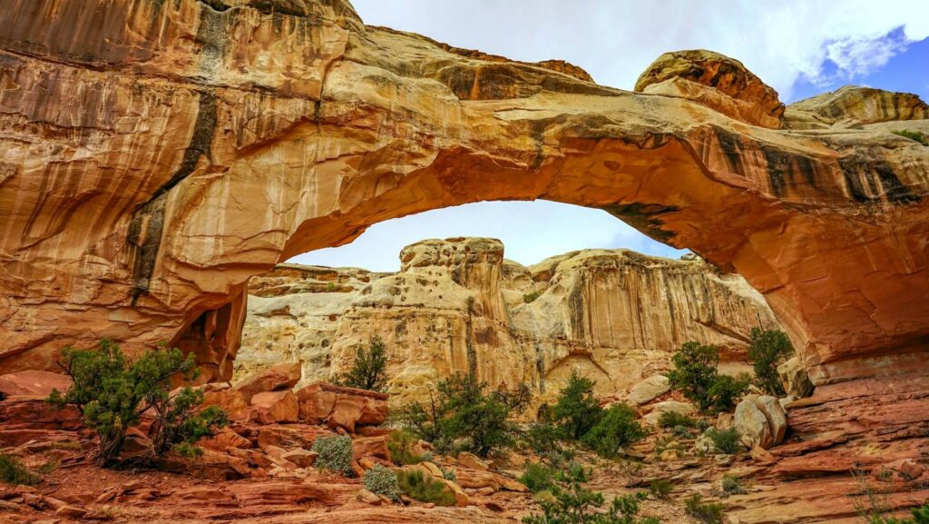 Capitol Reef National Park — RV USA road trip routes Utah's natural rock formations in Capitol Reef National Park — RV USA road trip routes