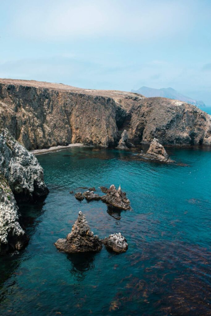 Channel Islands National Park Coastline — secret places in the USA Rocky coastline and clear blue waters at Channel Islands National Park, a secret place in the USA. — secret places in the USA