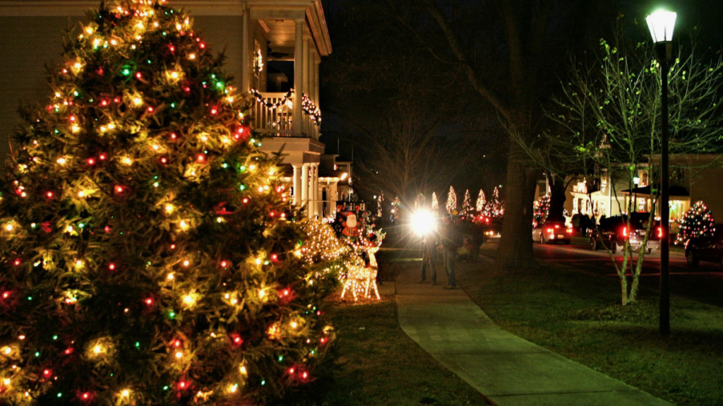 Christmas Lights in McAdenville — Christmas towns in the USA Christmas lights in McAdenville, North Carolina during the holiday season. — Christmas towns in the USA