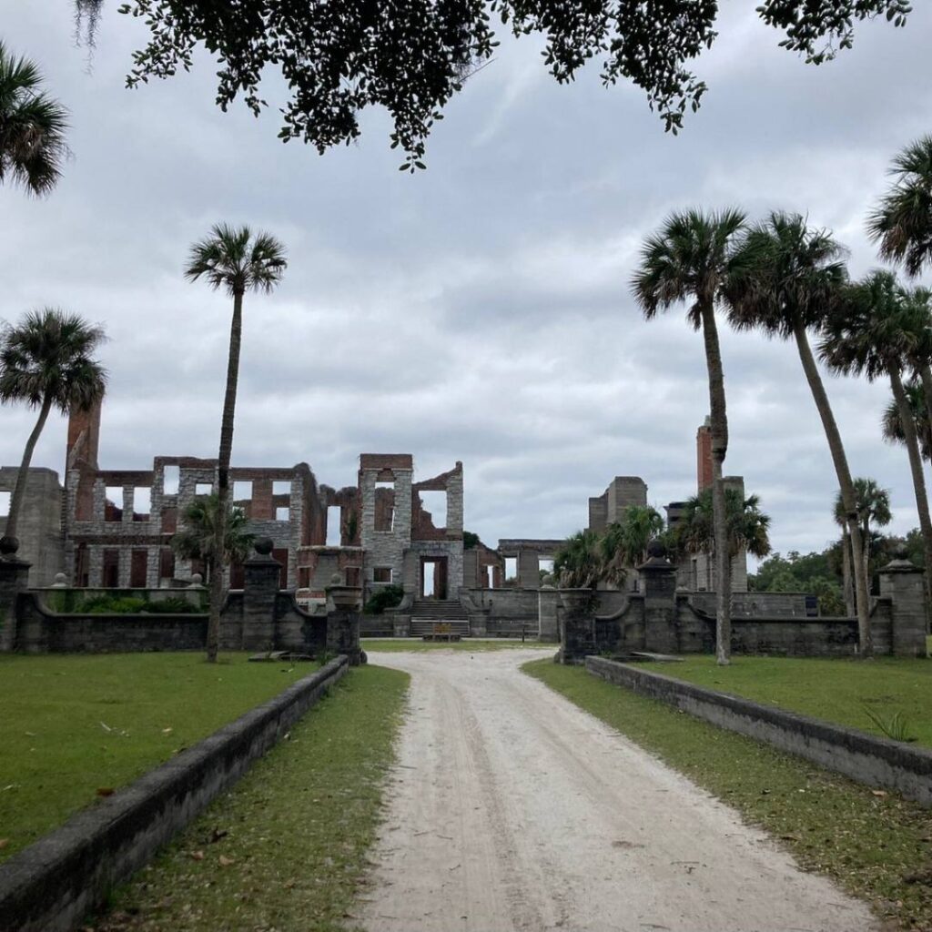 Fort Jefferson Ruins at Dry Tortugas — secret places in the USA Ruins of Fort Jefferson at Dry Tortugas National Park, surrounded by palm trees and a sandy path. — secret places in the USA