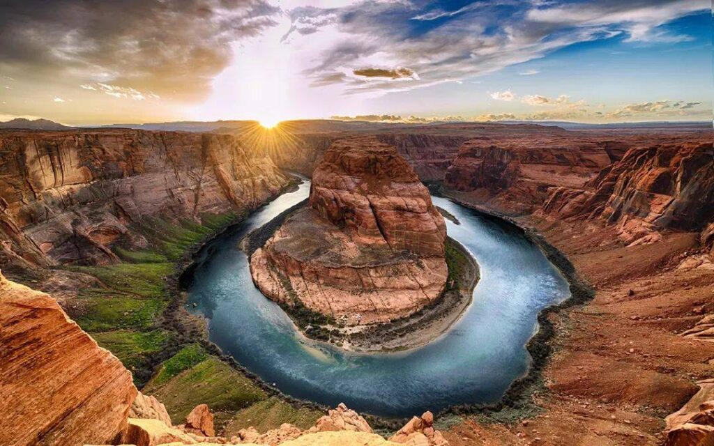 Horseshoe Bend at Sunset — hidden gems in the USA Stunning view of Horseshoe Bend at sunset in Arizona. — hidden gems in the USA