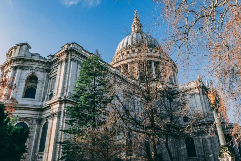 St Paul's Cathedral in London — Famous London Landmarks Famous London Landmarks: St Paul's Cathedral with its grand dome and architectural details.