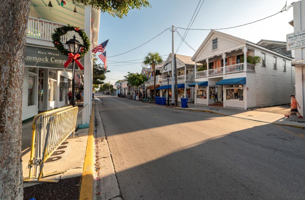 Key West, Florida Street Scene — best weekend getaways USA Key West street view with shops and palm trees — best weekend getaways USA