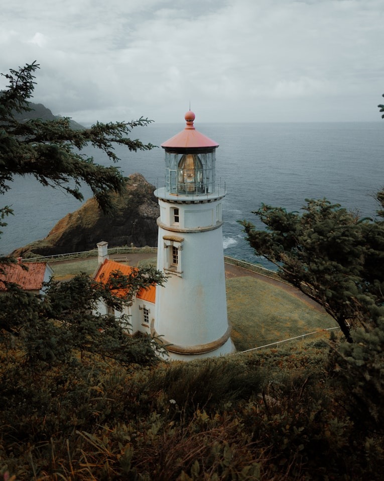 Oregon Coast Lighthouse — Places to Visit in the Western USA Oregon Coast lighthouse overlooking the ocean — Places to Visit in the Western USA