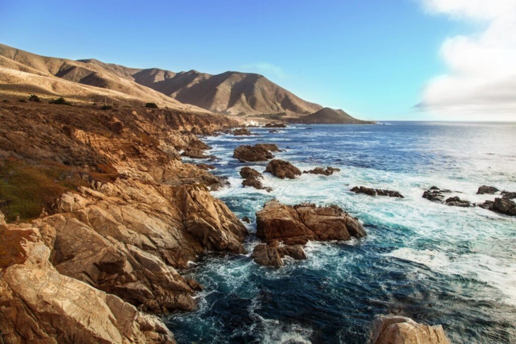 Pacific Coast Highway View — RV USA road trip routes Pacific Coast Highway view with rocky coastline and ocean waves — RV USA road trip routes