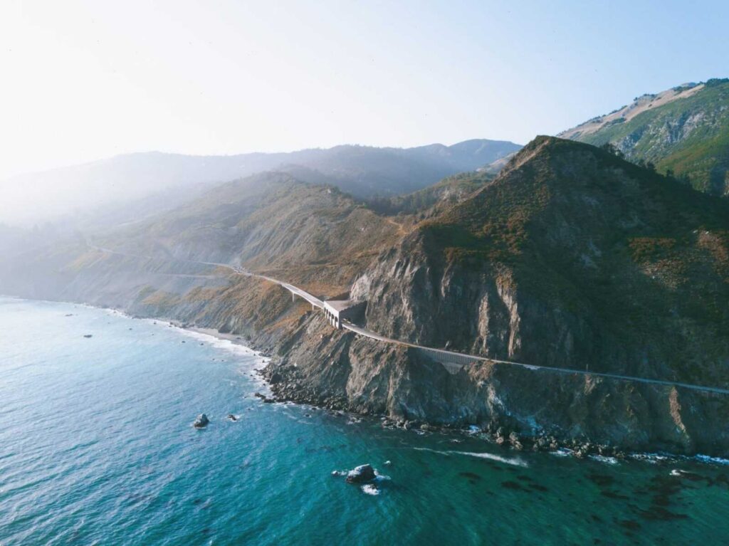 Pacific Coast Highway View — USA Road Trips Scenic view of the Pacific Coast Highway along the California coast. — USA Road Trips