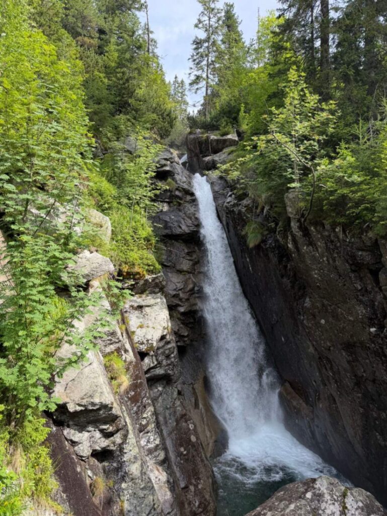 Waterfall in Slovak Paradise National Park — places to visit in Slovakia Waterfall in Slovak Paradise National Park surrounded by rocky gorges and lush greenery. — places to visit in Slovakia