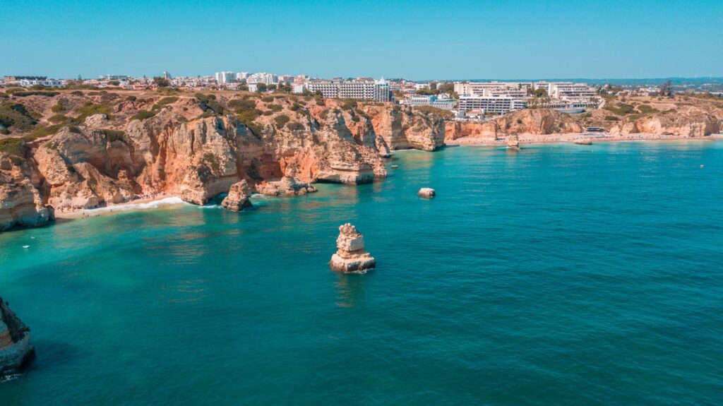 Algarve Coastline — beautiful getaways in Europe Beautiful coastline of Algarve, Portugal with golden cliffs and clear blue waters. — beautiful getaways in Europe