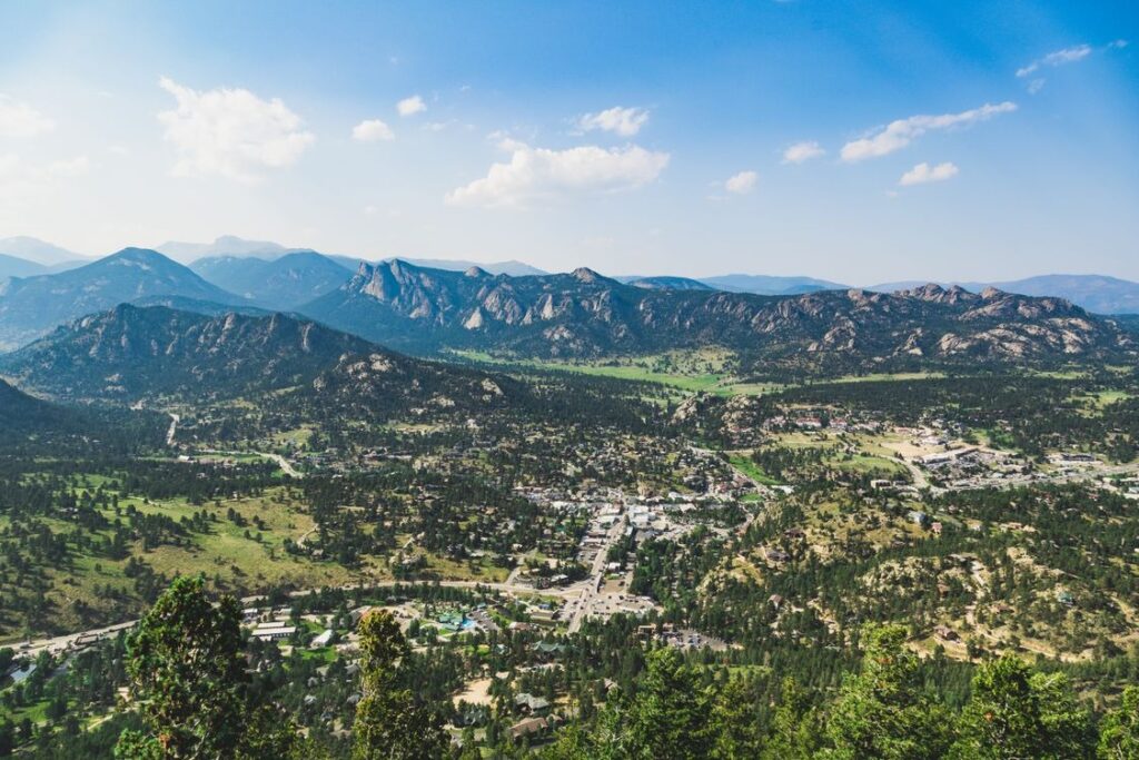 Rocky Mountain National Park View — road trip USA ideas Scenic view of Rocky Mountain National Park from a high vantage point. — road trip USA ideas