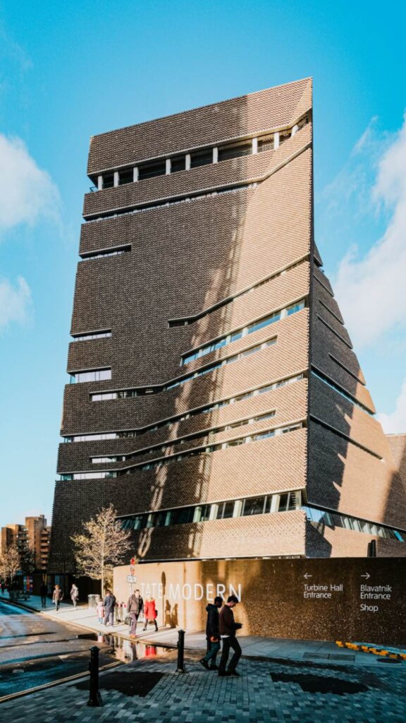 Tate Modern in London — Famous London Landmarks Tate Modern, a distinctive cultural landmark in London, showcasing modern art. — Famous London Landmarks