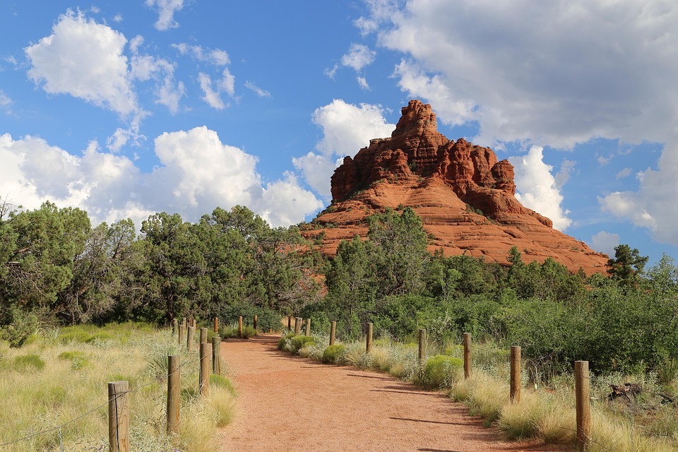 Sedona Red Rock Formation — Places to Visit in the Western USA Sedona, Arizona red rock formation with a clear blue sky — Places to Visit in the Western USA