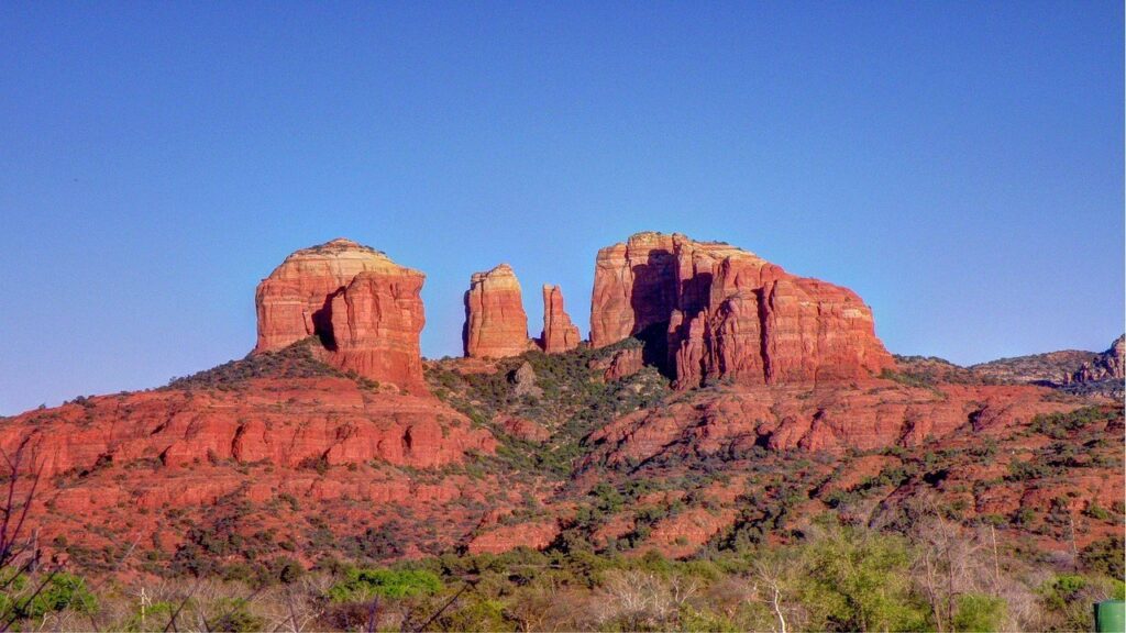 Sedona Red Rock Formations — Places to Visit in the Western USA Sedona red rock formations under a clear blue sky — Places to Visit in the Western USA