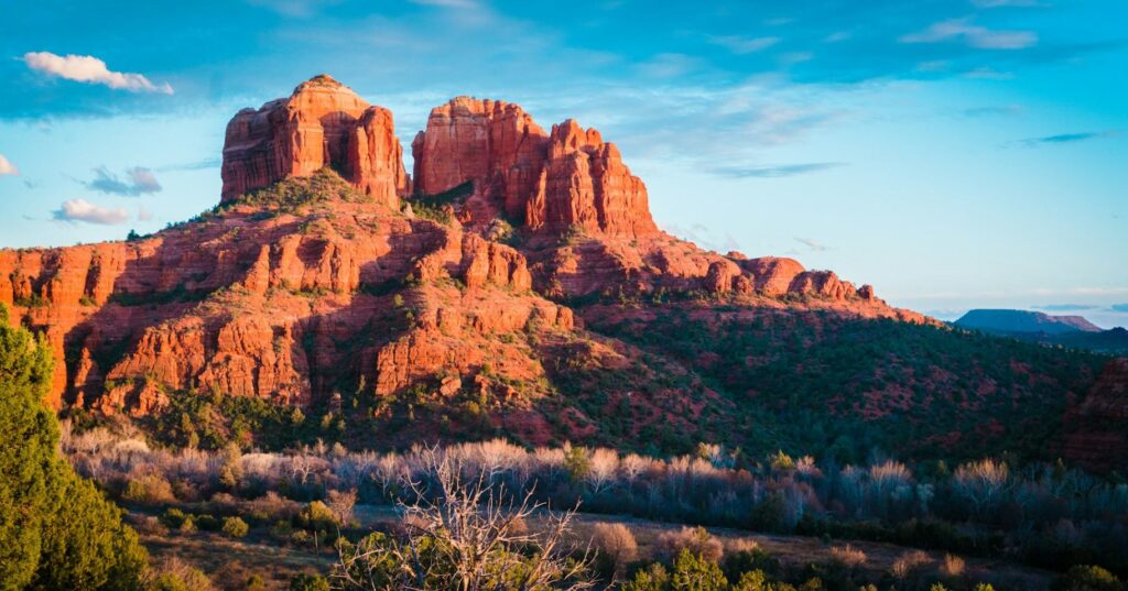 Sedona Red Rocks — best weekend getaways USA Scenic red rock formations in Sedona, Arizona during sunset. — best weekend getaways USA