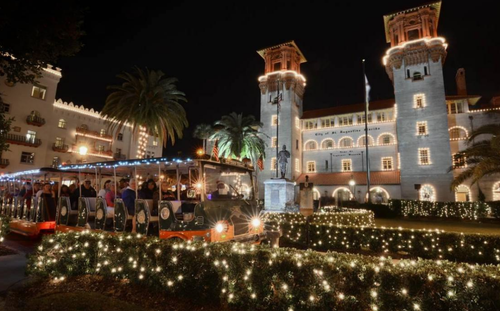 St. Augustine Christmas Lights — Christmas towns in the USA Christmas lights in St. Augustine, Florida during the Nights of Lights festival. — Christmas towns in the USA