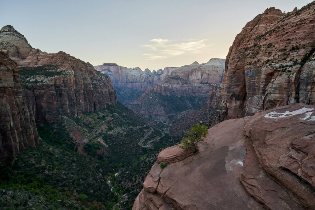Utah Mighty 5 Canyon View — RV USA road trip routes Scenic view of towering canyon walls and rugged landscape in Utah Mighty 5 national parks for RV USA road trip routes
