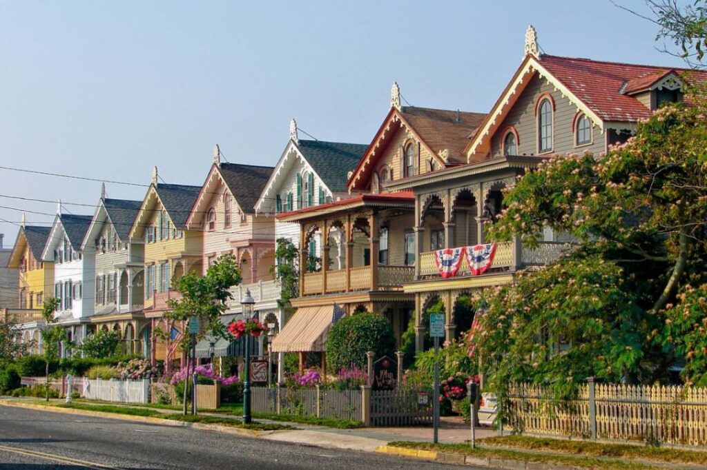 Victorian Houses in Cape May — charming small towns in the USA Colorful Victorian houses in Cape May, New Jersey, showcasing charming architecture. — charming small towns in the USA