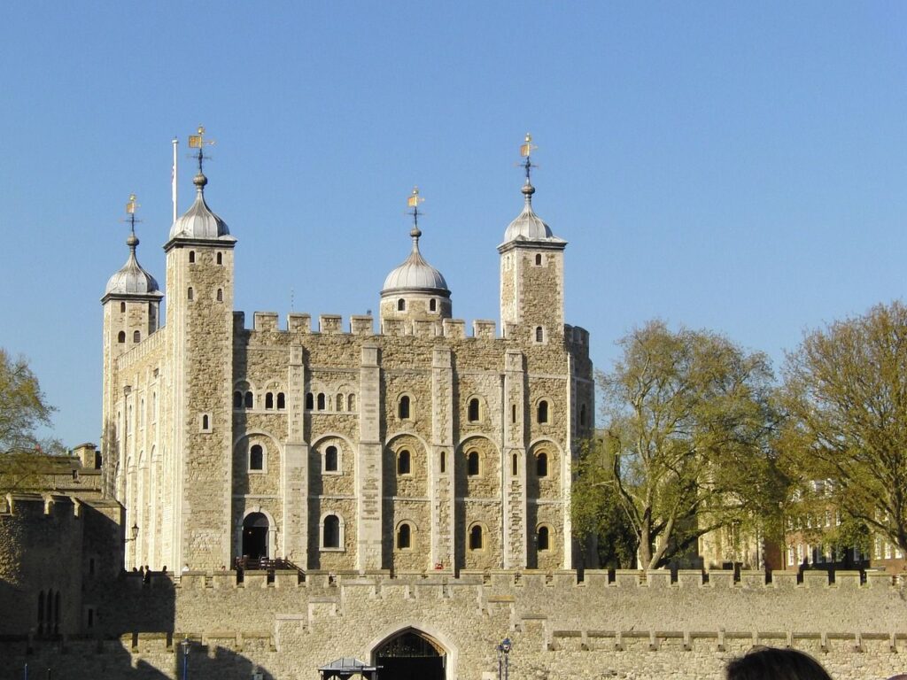 Tower of London — Famous London Landmarks Tower of London, a historic fortress with three towers and a stone wall. — Famous London Landmarks