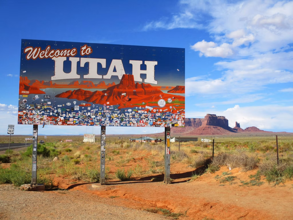 Welcome to Utah Sign — USA Road Trips Welcome to Utah sign with desert landscape in background — USA Road Trips